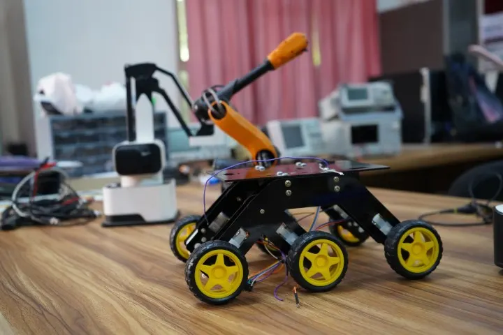 ITM-SLS-Baroda-University-Mechatronics-Lab_16-scaled ()