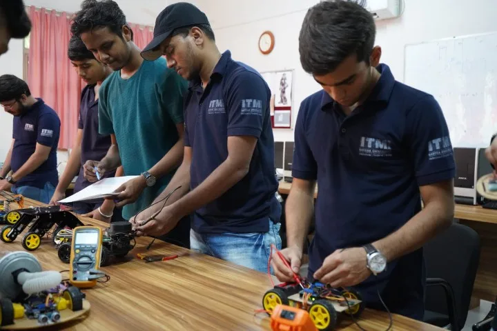 ITM-SLS-Baroda-University-Mechatronics-Lab_6-scaled ()